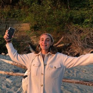 Meet your Posher, Leila